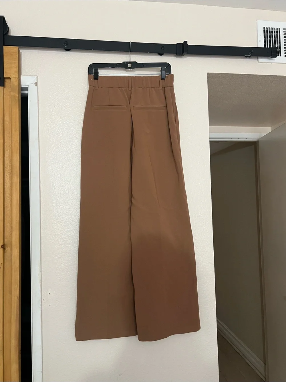 Abercrombie & Fitch wide silhouette
